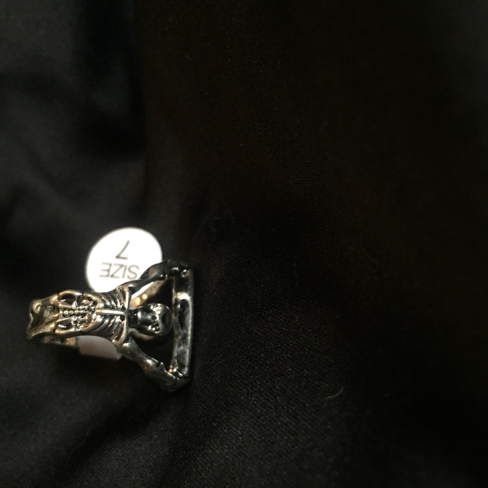 💀 Vampire skeleton ring 🧛‍♀️ - Picture 2 of 8